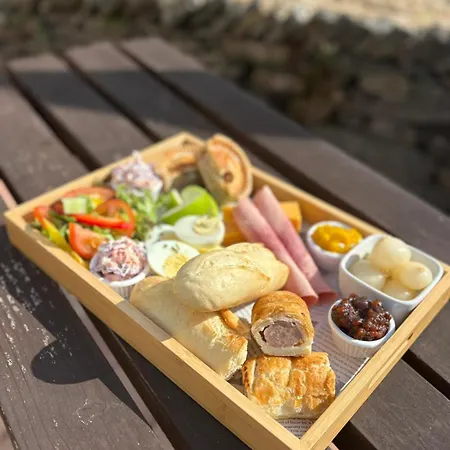 The Greyhound ホテル